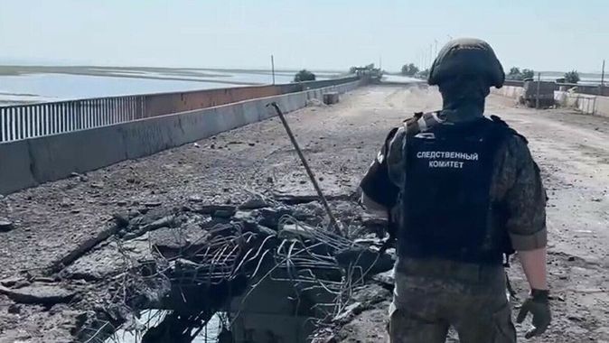 Ukrayna, Çongar Köprüsü&#039;nü vurdu! Herson ile Kırım arasında bağlantı koptu