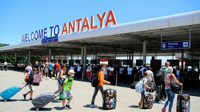 Antalya Havalimanında rekor yoğunluk, pandemi öncesine geri dönüldü