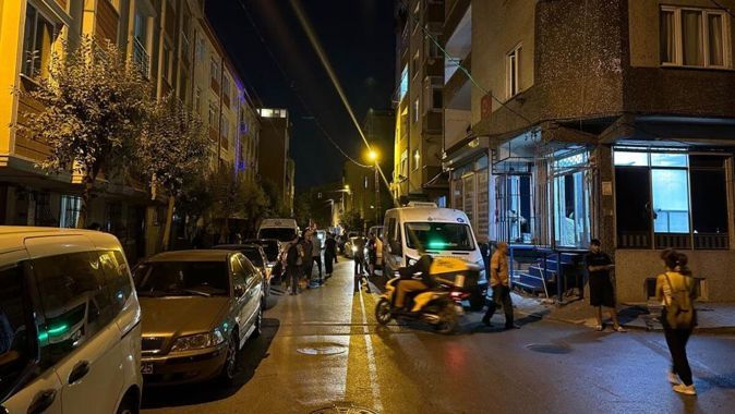 İstanbul&#039;da dehşet! Cinnet getiren adam önce karısını sonra kendini öldürdü