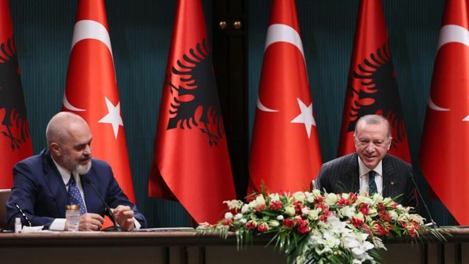 Arnavutluk Başbakanı Edi Rama&#039;dan Yunan basınında Erdoğan çıkışı: Erdoğan isteseydi Yunanistan&#039;ı yerle bir ederdi