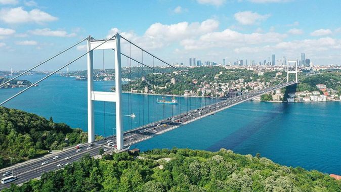 İstanbul Boğazı&#039;nda gemi trafiğine kapatıldı