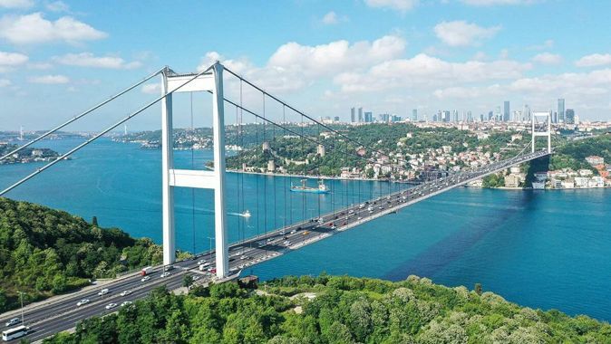 İstanbul Boğazı çift yönlü olarak gemi geçişlerine kapatıldı