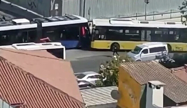 Son dakika: Eminönü&#039;nde İETT otobüsü tramvaya çarptı