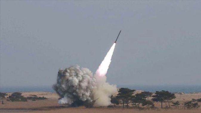 Kuzey Kore 10 dakika arayla 2 balistik füze fırlattı