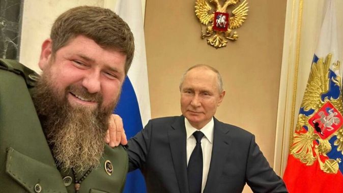 Putin&#039;in sağ kolu Kadirov zehirlendi! Çeçen lideri komaya sokan doktoru diri diri gömdüler