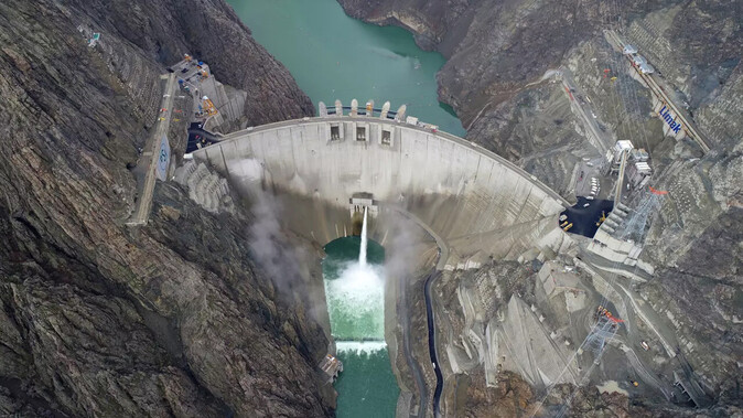 Yusufeli Barajı elektrik üretmeye başladı