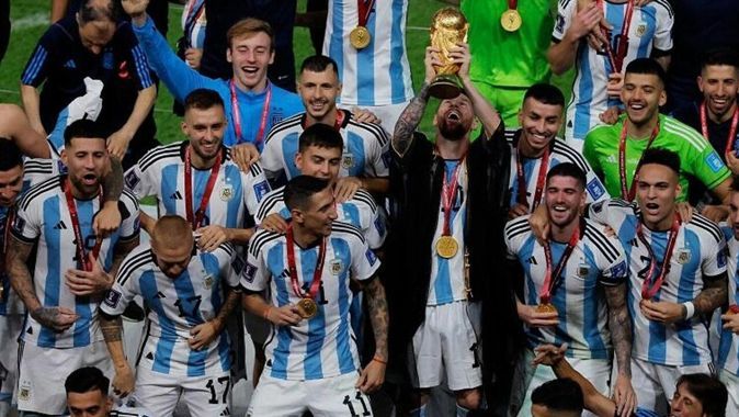 Futbolda doping skandalı! Arjantin&#039;le 2022 Dünya Kupası şampiyonu olan yıldız oyunca 2 yıl men cezası