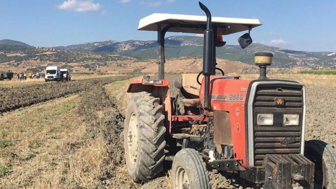 Burdur’da feci olay! Tarla sürerken traktörden düşen çiftçi tekerinin altında kaldı