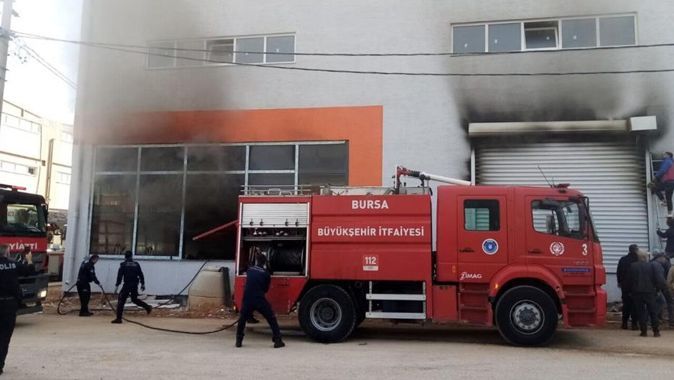 Bursa&#039;da mobilya imalathanesinde yangın paniği