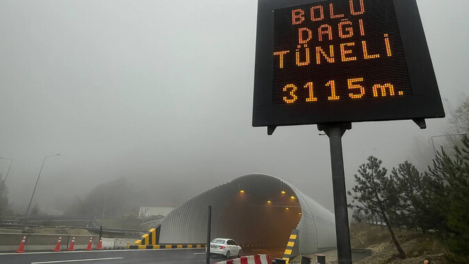 Bolu Dağı Tüneli&#039;nin İstanbul yönü trafiğe kapatıldı!