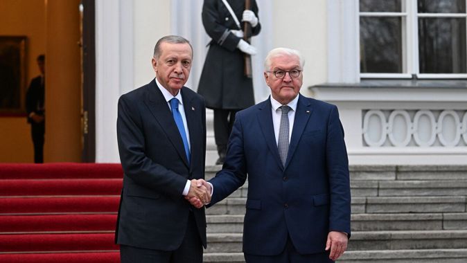 Cumhurbaşkanı Erdoğan Almanya&#039;da: Mevkidaşı Steinmeier karşıladı