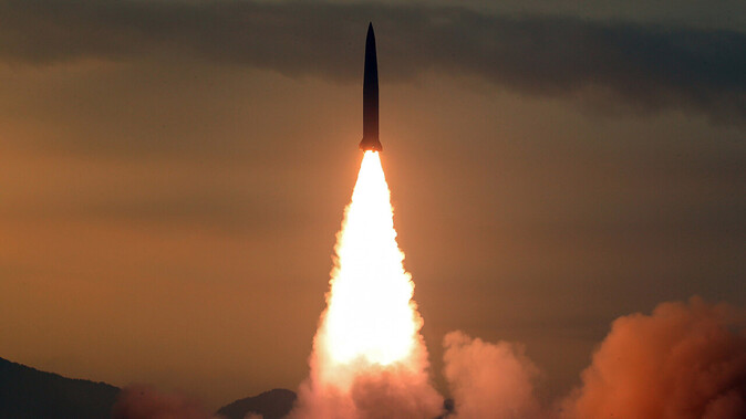 Kuzey Kore, dünya yörüngesine casus uydu fırlattı! NATO ve Güney Kore&#039;den tepkiler peş peşe geldi