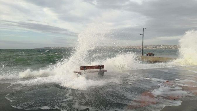 Marmara’da fırtına: İstanbul’da vapur seferleri yapılamıyor