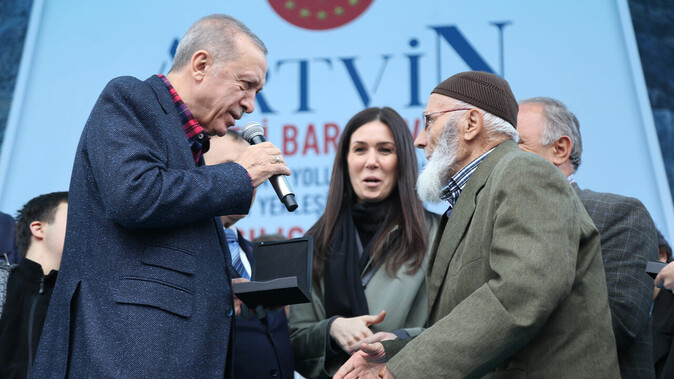 Cumhurbaşkanı Erdoğan Binali dedeye doğalgaz sözünü tuttu: Ferhat&#039;ız dağları deleriz