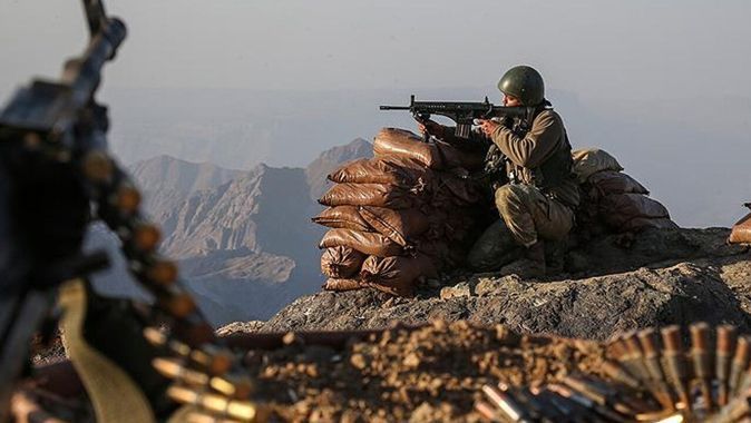 Teröre geçit yok! Fırat Kalkanı&#039;nda 2 PKK/YPG&#039;li  etkisiz hale getirildi