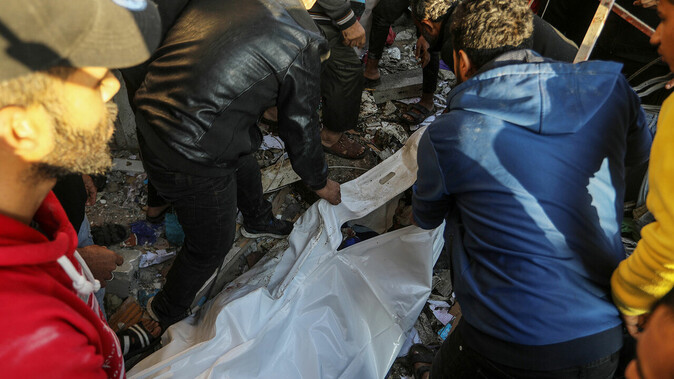 İsrail&#039;in bomba yağdırdığı Şucaiyye enkaz altında! Can kaybı artıyor