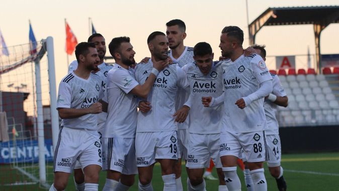 Adanaspor - Altay (0-1 Maç Sonucu) İzmir&#039;in Siyah-Beyazlı ekibi kazanmayı hatırladı