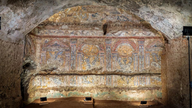 Roma&#039;da deniz kabuğu ve mercandan yapılmış 2300 yıllık mozaik keşfedildi