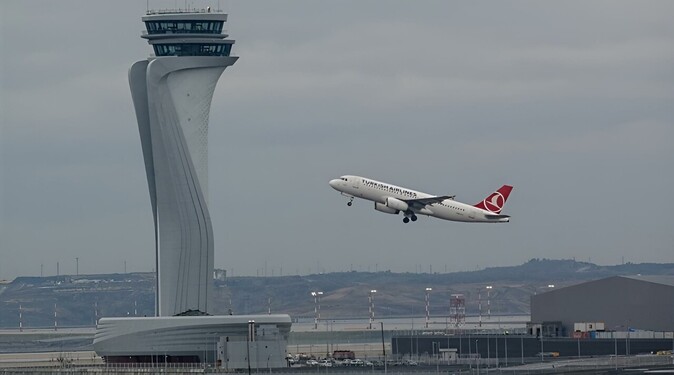 İstanbul&#039;daki havalimanları 2023&#039;ü de zirvede tamamladı