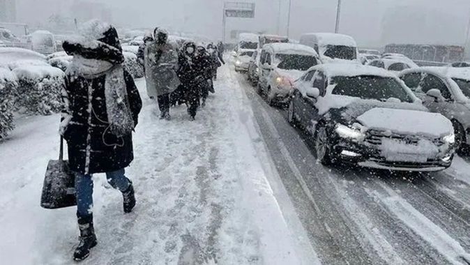 Uyarılar peş peşe yapıldı, 7 ile kar geliyor! AKOM İstanbul için saat verdi