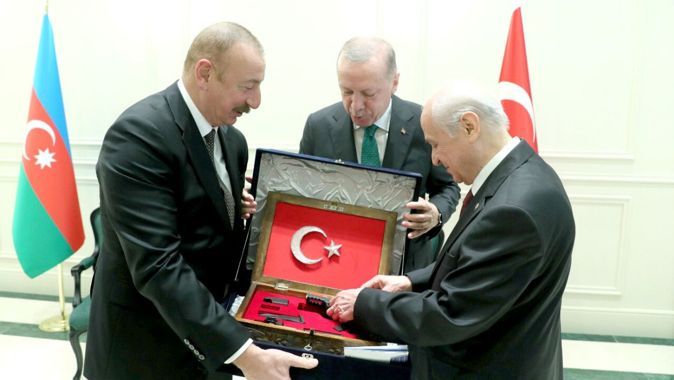 Bahçeli&#039;den beşinci kez cumhurbaşkanı seçilen Aliyev&#039;e tebrik