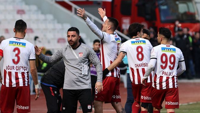 Rey Manaj haftanın golünü attı! Sivasspor, Rizespor&#039;u devirdi