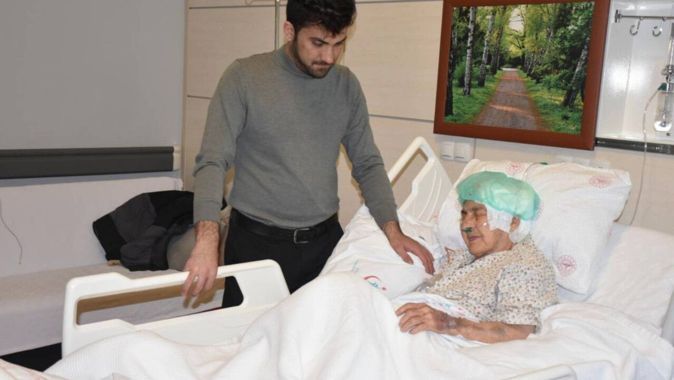 Beyin kanaması geçirerek akrabalarını korkutmuştu! 112 yaşındaki kadın ameliyatla sağlığına kavuştu