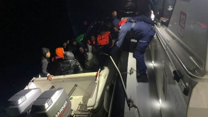 Denizin ortasında büyük panik! Bodrum açıklarında sürüklenen 71 yolculu feribot kurtarıldı