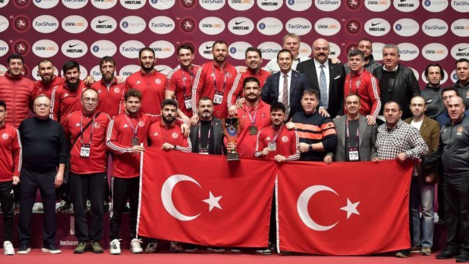 Türk güreşi Romanya&#039;da tarih yazdı! Feyzullah Aktürk ve Taha Akgül Avrupa şampiyonu oldu