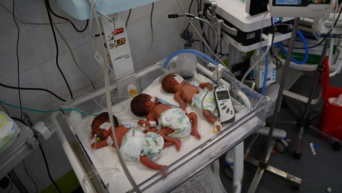 Gazze&#039;de insanlık dramı! Ölümle hayat arasında, bir kuvözde üç prematüre bebek