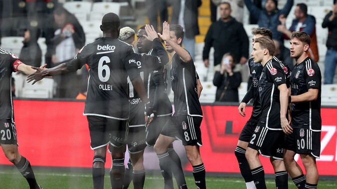 Salih Uçan ve Cenk Tosun Beşiktaş&#039;ı yarı finale taşıdı, Hasan Arat yeni sözleşme mesajını aldı!