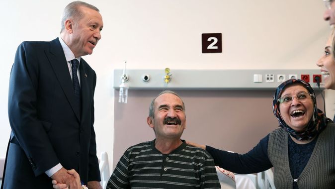 Erdoğan'dan Antalya Şehir Hastanesi'ndeki hastalara ziyaret: 'Seni de gördüm ya dünya benim oldu' | Türkiye Gazetesi