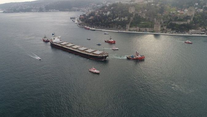 İstanbul Boğazı&#039;nda gemi trafiği yat yarışları nedeniyle çift yönde askıya alındı