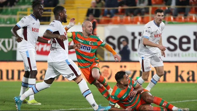 Trabzonspor&#039;u Fatih Tekke yıktı! Alanyaspor gol olup, yağdı