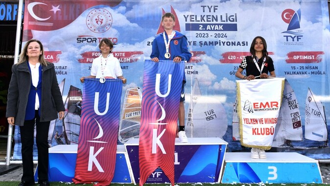 Sarp Şarlı rüzgar sörfünde Türkiye Şampiyonu oldu