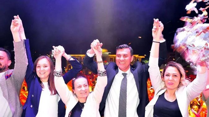 CHP ilk kez Manisa&#039;da kazandı: Yeni başkandan ilk mesaj