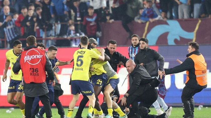 PFDK, Fenerbahçeli 2 oyuncunun cezasını durdurdu!