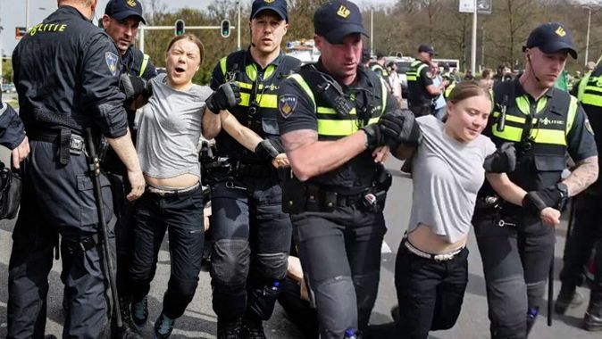 Çevreci aktivist Greta Thunberg Hollanda’da gözaltına alındı.