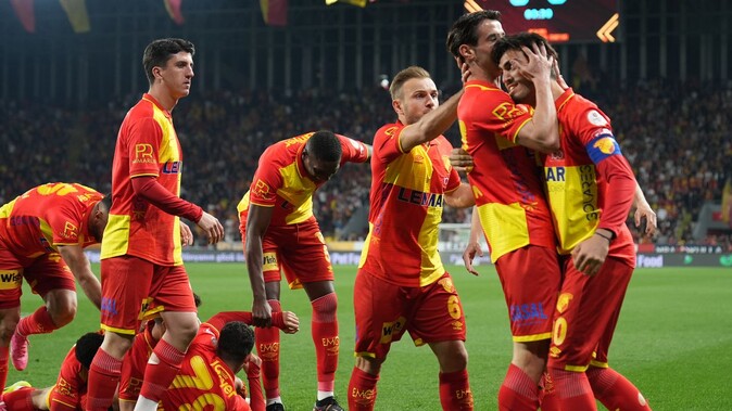 Göztepe Süper Lig&#039;e göz kırptı! İzmir ekibi Erzurumspor&#039;u farklı mağlup etti
