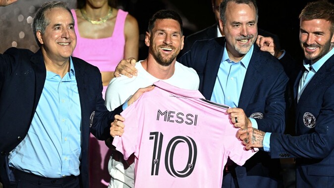 Messi&#039;nin sözleşmesindeki özel madde ve maaşı ortaya çıktı! Kazandığı para dudak uçuklattı