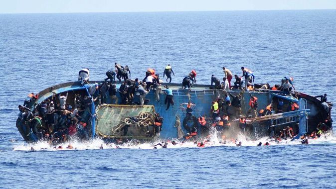 Akdeniz&#039;de göçmen teknesi battı, çok sayıda ölü var
