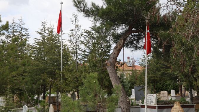 Şehit mezarlarında &quot;Türk bayrağı yok&quot; iddiası yalan çıktı