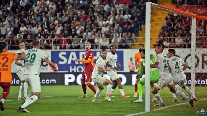 Alanyaspor-Galatasaray maçı 4-0’lık Galatasaray üstünlüğü ile sona erdi