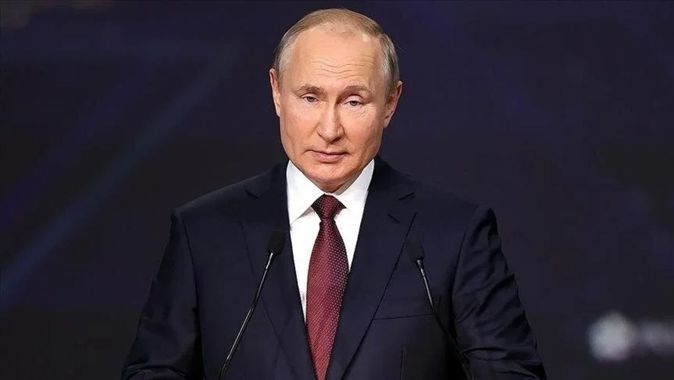 Rusya Federasyonu devlet başkanı seçimini yüzde 87,28 oy ile kazanan Putin, mazbatasını aldı