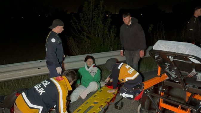 Ticari taksi motosiklete çarptı: Yaralanan kız arkadaşını bir an bile bırakmadı