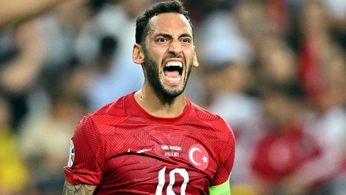 Hakan Çalhanoğlu oynadığı en iyi futbolcuları açıkladı! Tercihi milli takımın yıldızı oldu