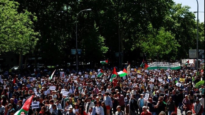 İspanya&#039;nın 100&#039;den fazla şehrinde insanlar Filistin için sokağa çıktı