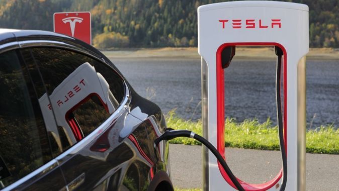 Elektrikli otomobil devi Tesla dünya genelinde fiyat indirimi yapıyor