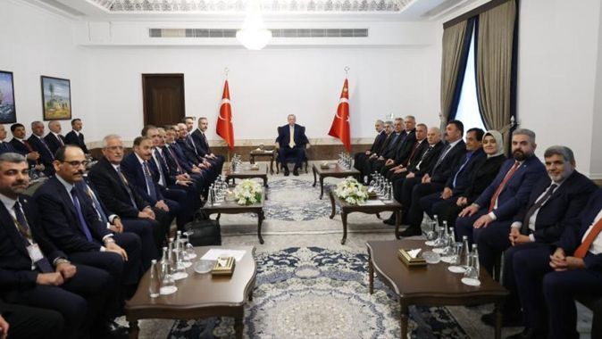 Erdoğan, Irak&#039;ta Türkmenler ile bir araya geldi