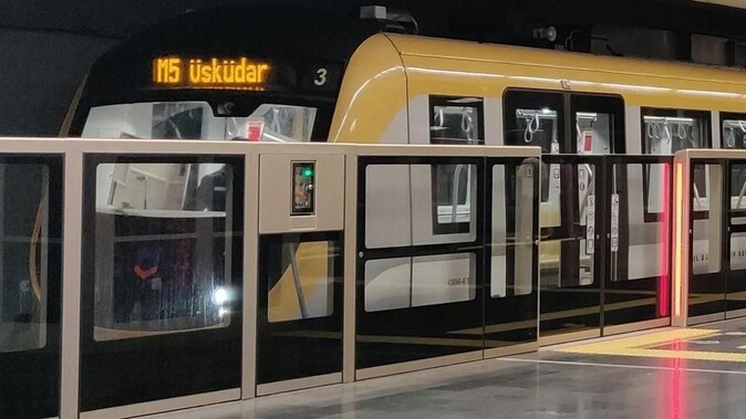 M5 Üsküdar-Samandıra metro hattında teknik arıza nedeniyle seferler Altunizade istasyonundan aktarmalı yapılıyor